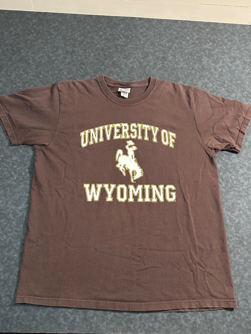 University of Wyoming Brown Graphic T Shirt Size Large